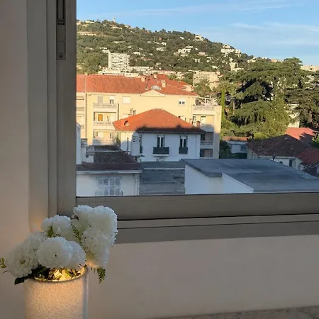 شقة Bright With View